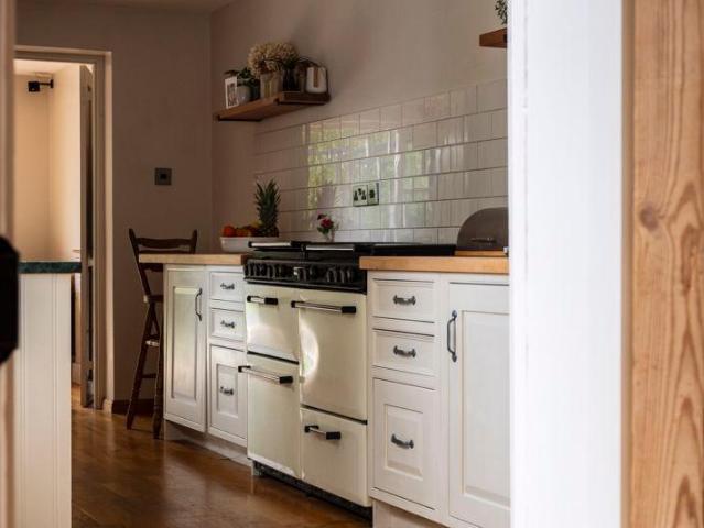 House for sale in Heol-las, Surrey