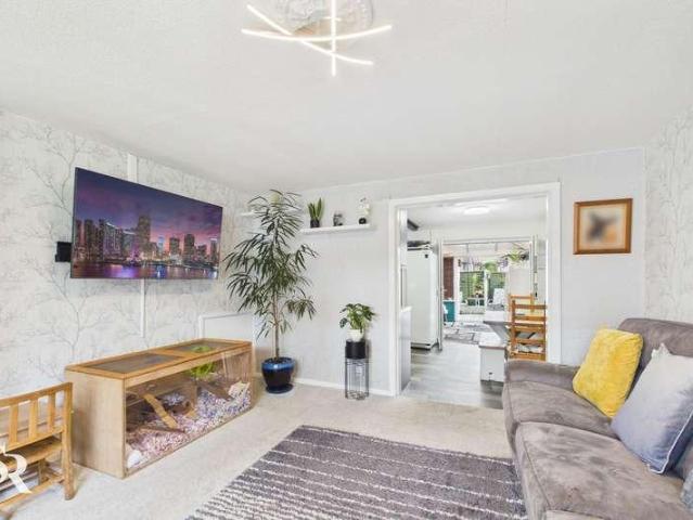 House for sale in Charlesworth, East Midlands