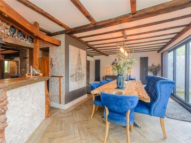 House for sale in Hillview, Surrey