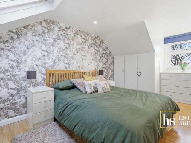 House for sale in Pilgrims' Hatch, Navestock Side