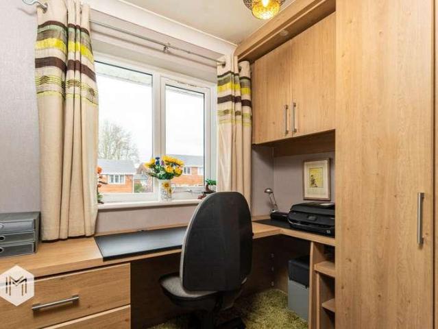 House for sale in Bradshaw, Lee Bank