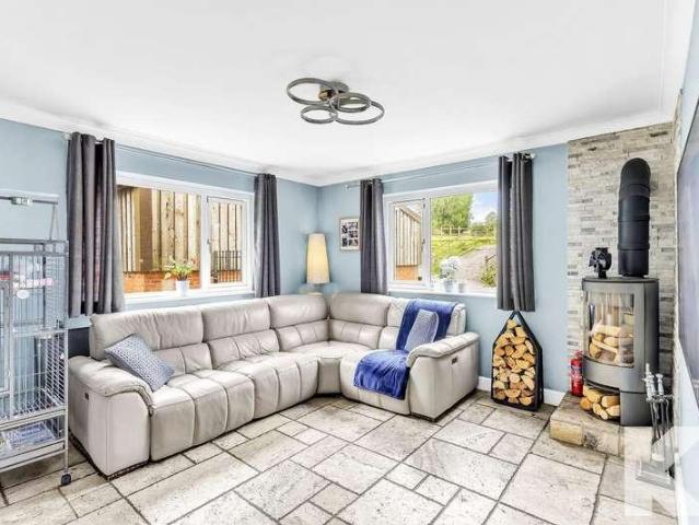 House for sale in Shaw and Crompton, Pendock