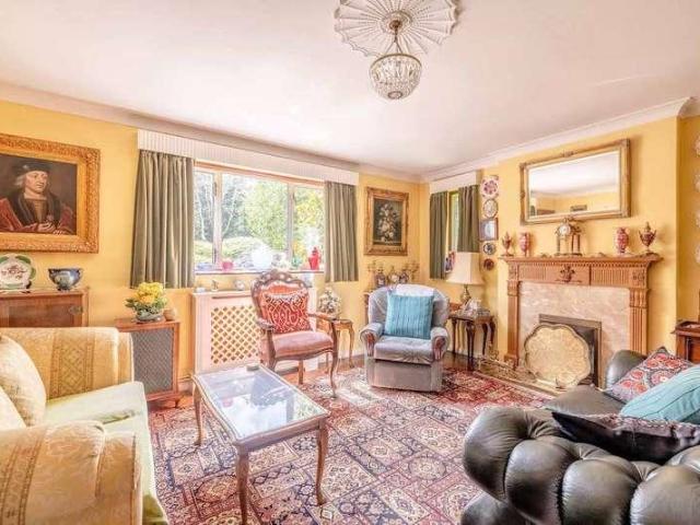 House for sale in Highway, Maidenhead