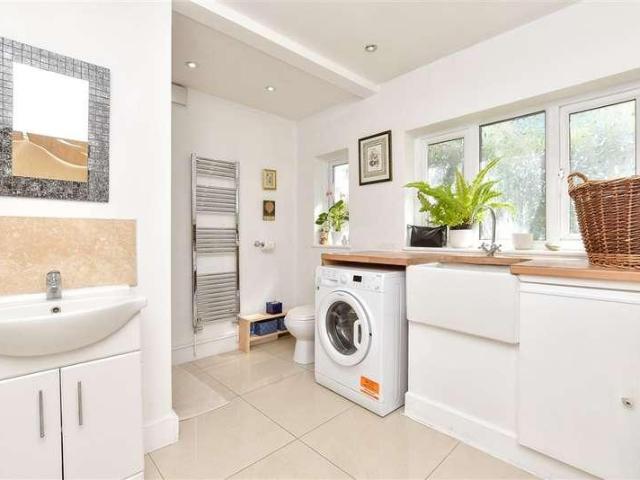 House for sale in London Borough of Croydon, Sanderstead
