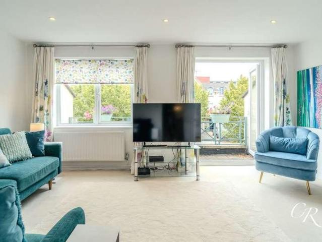 House for sale in Ewens Farm, Golden Valley