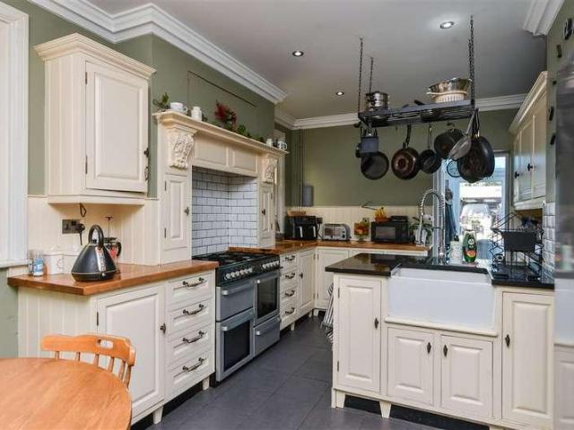 House for sale in Westbrook, Acol