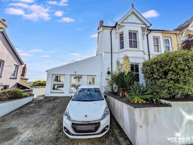 House for sale in Llansteffan