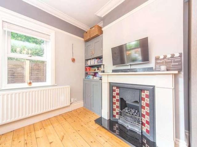 House for sale in Heol-las, Surrey
