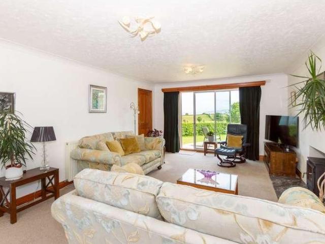 House for sale in Llanfair-Mathafarn-Eithaf, Marian-glas