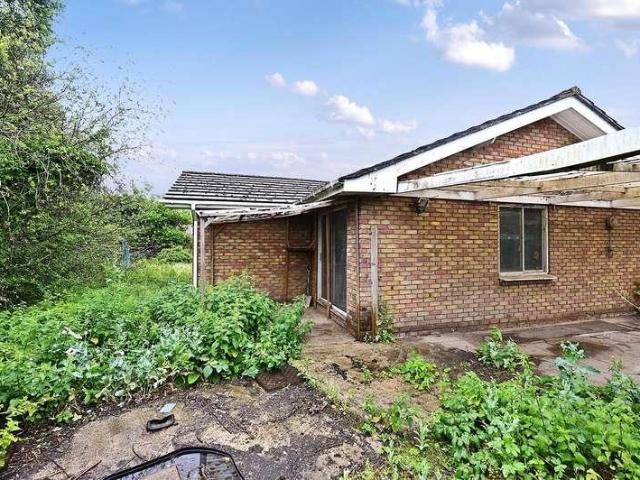 House for sale in Stanwell Moor, Spelthorne