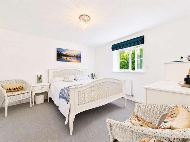House for sale in Manor Estate, Pouchen End