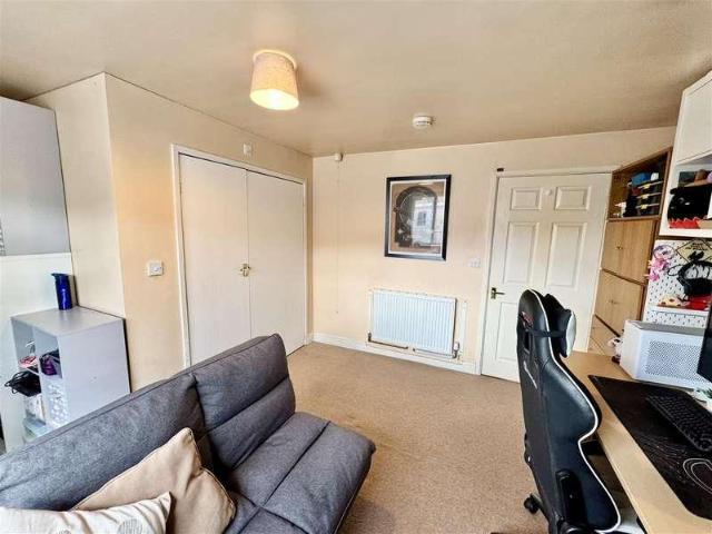 House for sale in Mapplewell, South Yorkshire