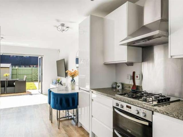 House for sale in Oxted, Hillview