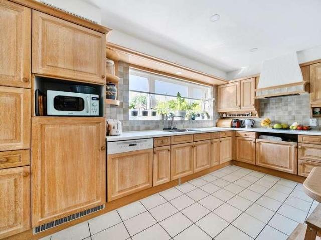 House for sale in East Barnet, Greater London