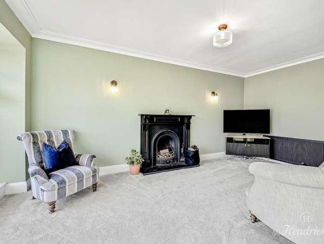 House for sale in North Shoebury, Alton Barnes