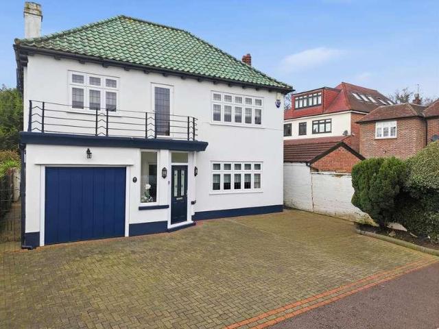 House for sale in Snaresbrook, Greater London
