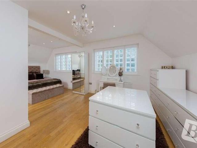 House for sale in Gidea Park, Greater London