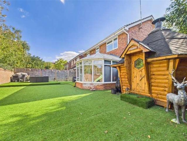 House for sale in Warfield, Newell Green