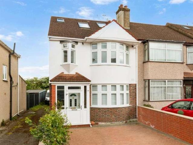 House for sale in Rosehill, Greater London