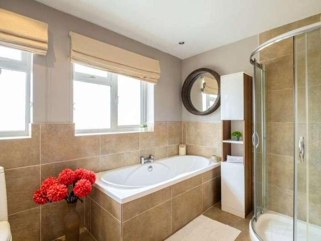 House for sale in Barton In Fabis, East Midlands