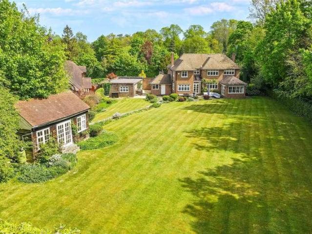 House for sale in Pachesham Park, Surrey