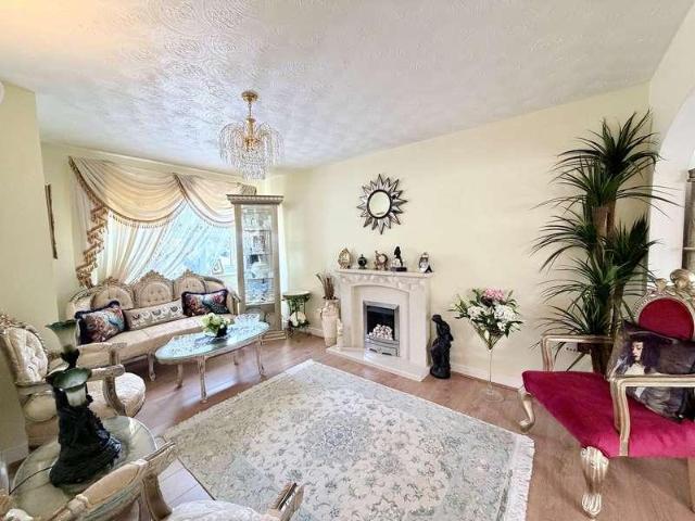 House for sale in Oldfield Brow, Trafford Park