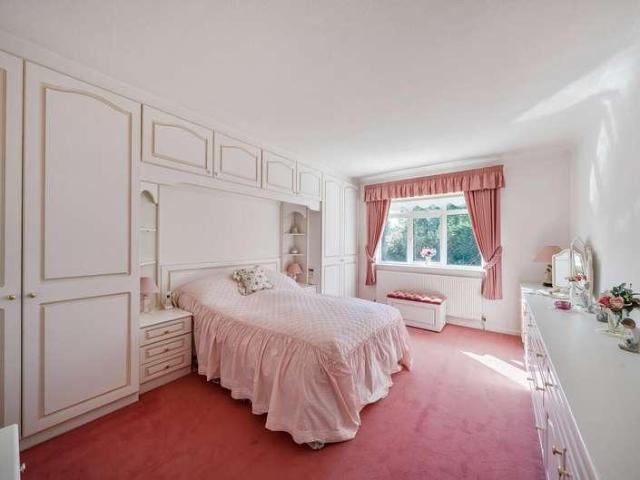 House for sale in Little Stanmore, Greater London