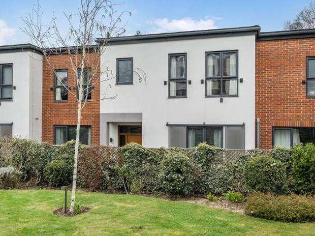 House for sale in West Finchley, Greater London