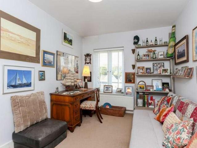 House for sale in Folkestone, Peene