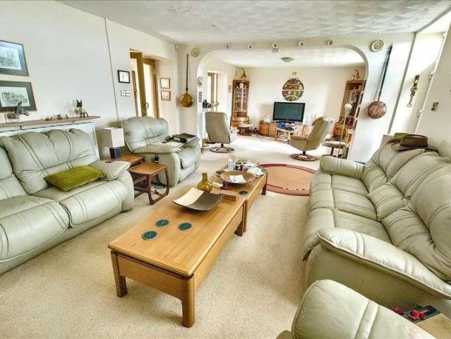House for sale in Hundleton, Wales