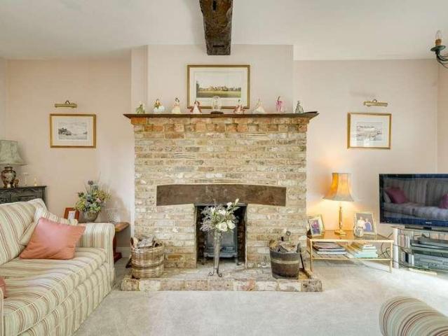 House for sale in Mentmore, Ledburn