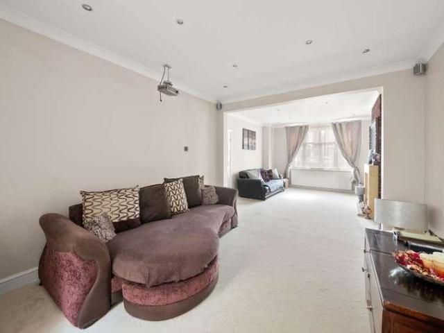 House for sale in London Borough of Ealing, Hanwell