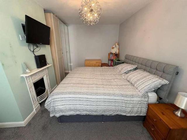 House for sale in Birkenshaw, West Yorkshire