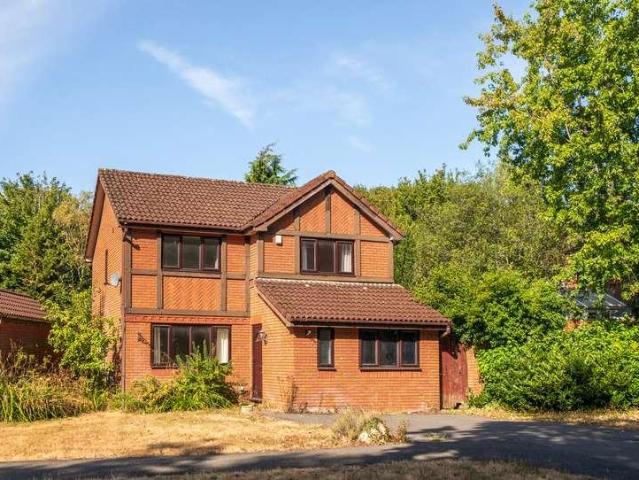 House for sale in Barrs Court, Kingswood