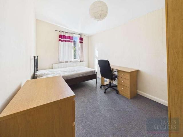 House for sale in Bede Island, Leicester