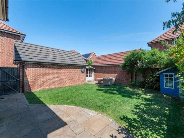 House for sale in Churwell, West Yorkshire