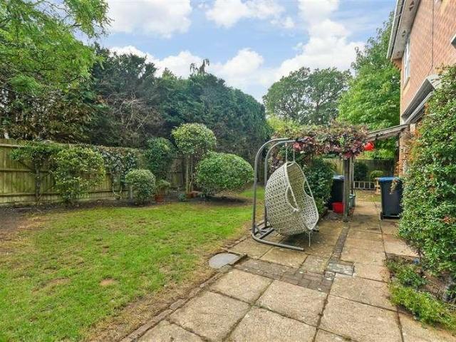House for sale in Hillview, Surrey