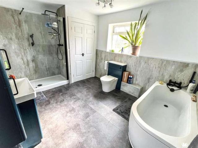 House for sale in Llangyndeyrn, Wales