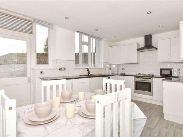 House for sale in Oad Street, Kent