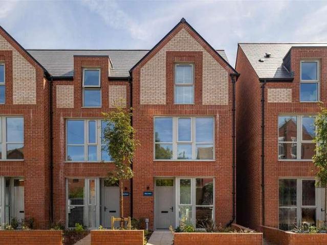 House for sale in Georgia, Greater Manchester