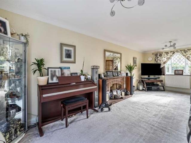 House for sale in Sindlesham, Winnersh