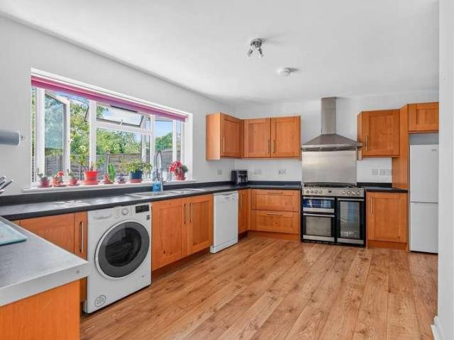 House for sale in Woodhatch, Red Hill