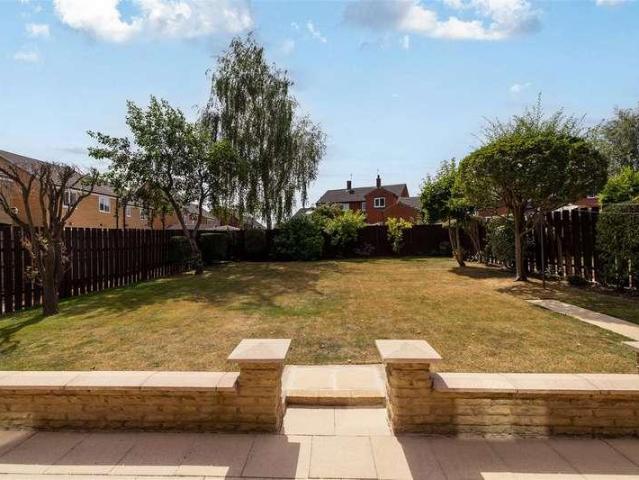 House for sale in Whinmoor, West Yorkshire