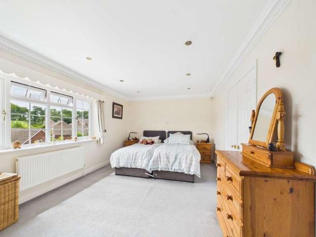 House for sale in Calcot, West Berkshire