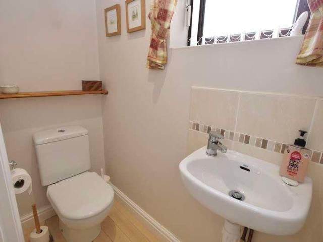 House for sale in Edenthorpe, South Yorkshire