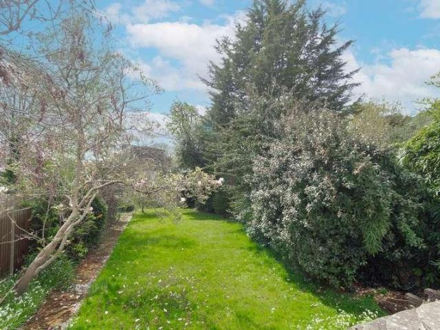 House for sale in Little Stanmore, Greater London