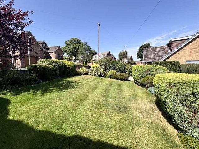 House for sale in Pogmoor, South Yorkshire