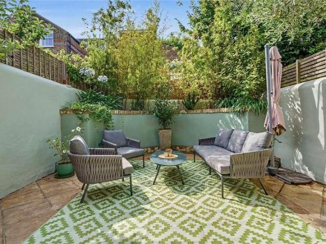 House for sale in Clapham Junction, Greater London
