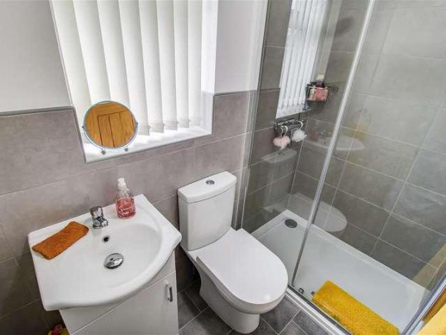 House for sale in Hanging Heaton, Dewsbury