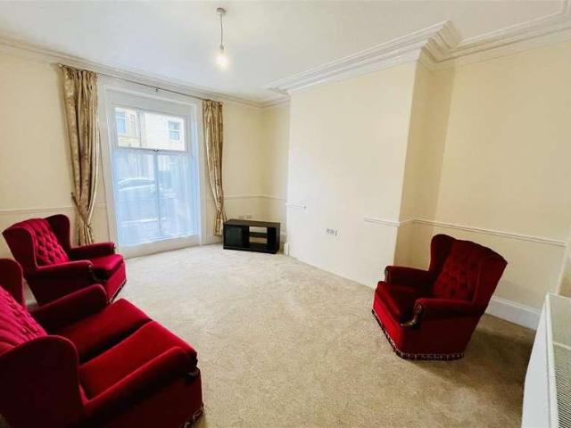 House for sale in Hillhouse, Huddersfield